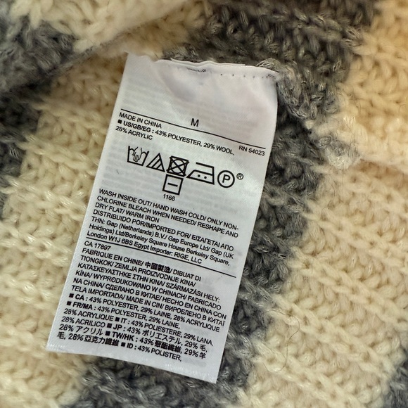 Banana Republic Sweater - Picture 4 of 4